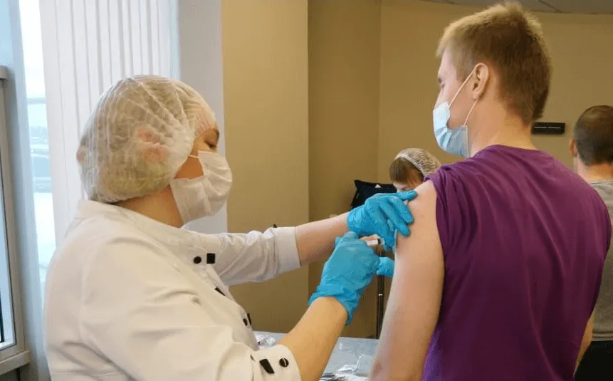280 человек сделали прививку от коронавируса за два дня вакцинации на Загорском трубном заводе
